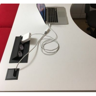 Розетка CD-3QB2 (black) встраиваемая в столешницу (с проводом)