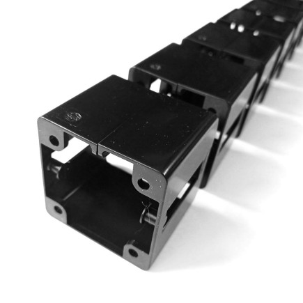 КАНАЛ ДЛЯ ПРОВОДОВ К-740-Ч (МОД.2) ЧЁРНЫЙ КВАДРАТНЫЙ БЕЗ МЕТАЛЛИЧЕСКОГО ОСНОВАНИЯ